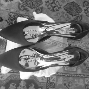 Beautiful satin and rhinestone party shoes. Size 9